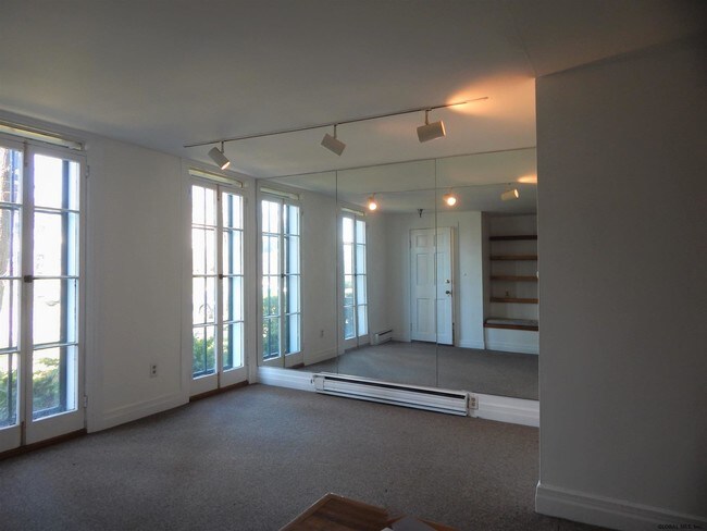 Foto del edificio - 590 N Broadway
