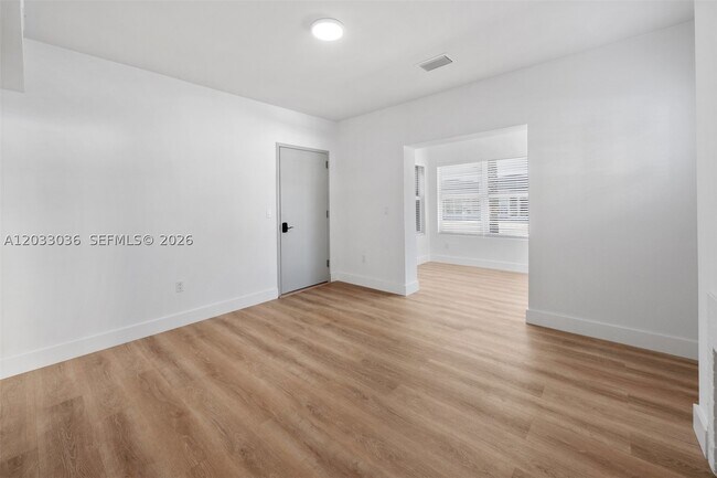 Foto del edificio - 403 SW 12th St