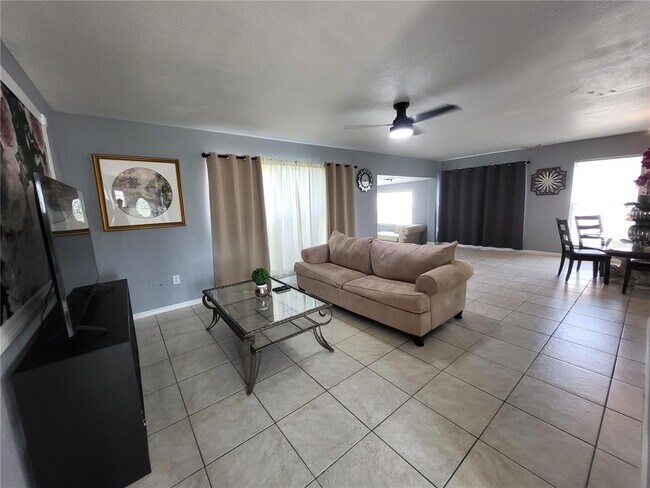 Foto del edificio - 4182 Gardner Dr