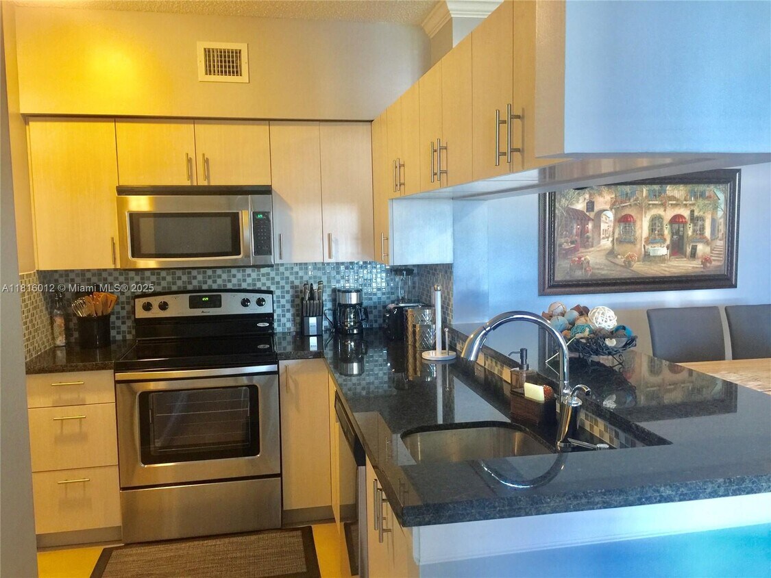 Primary Photo - 17145 N Bay Rd