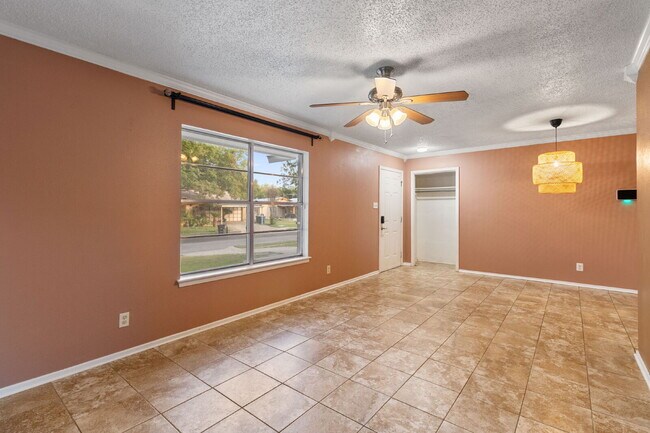 Foto del edificio - 7430 Saddlewood St