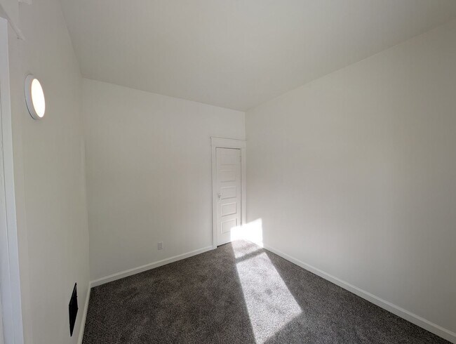 Foto del edificio - 502 E 2nd St