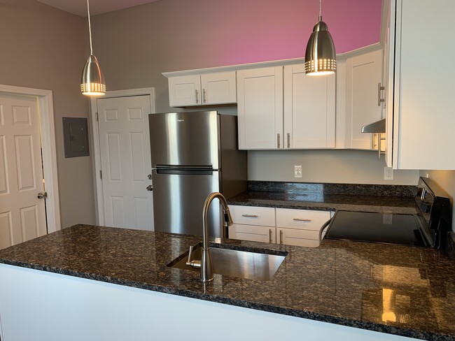 Building Photo - 148 Main St