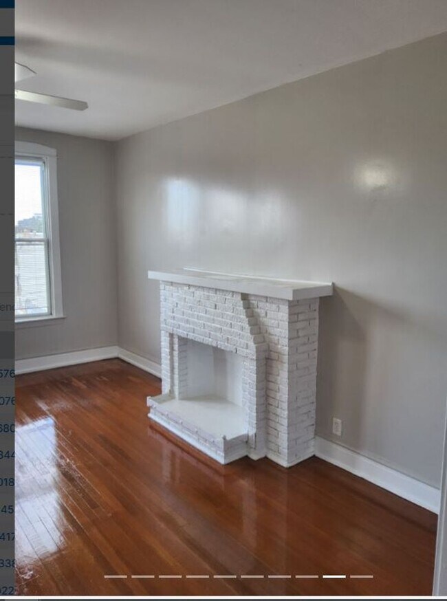 Building Photo - E BDG *2341 W Roosevelt