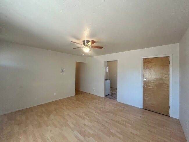 Building Photo - 3BD/1BA Home with Newly Remodeled Kitchen