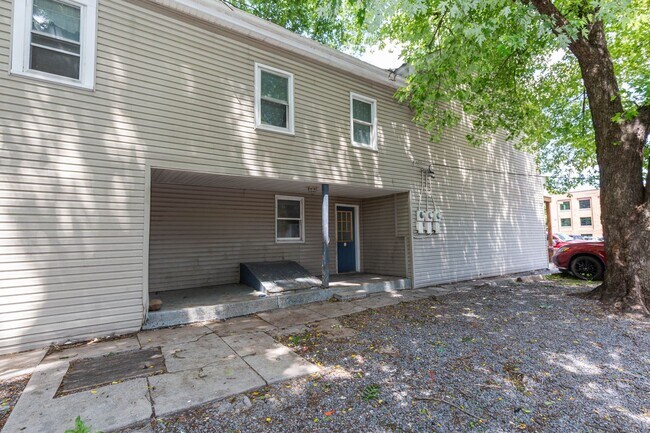 Building Photo - 323 S Raleigh St