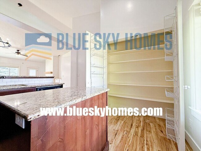 Building Photo - 1299 La Reata Way