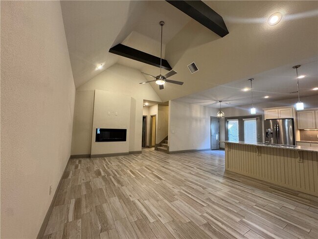 Building Photo - 1802 SW Riverstone Rd