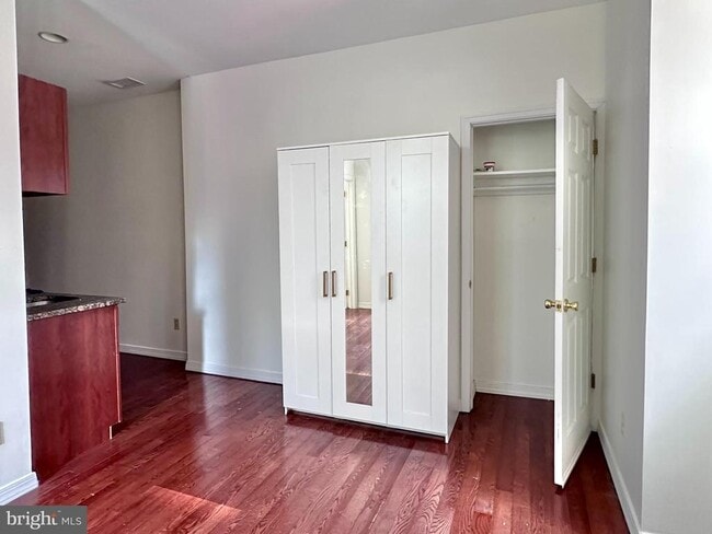 Foto del edificio - 118 S 12th St