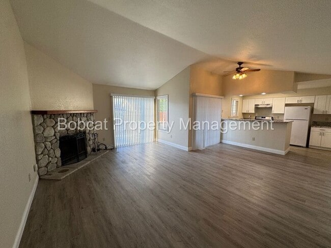 Building Photo - 426 Springview Ct