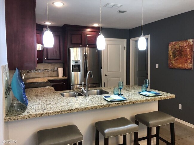 Foto del edificio - 2 br, 2 bath Duplex - 6245 Camelot Drive