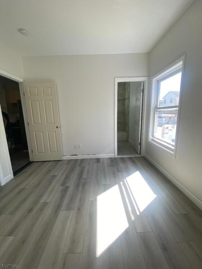 Foto del edificio - 334 Bond St