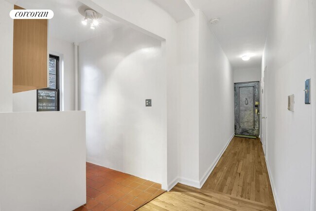 Building Photo - 61 Horatio St