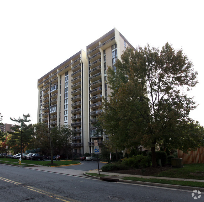 Building Photo - The Greenhouse Condos