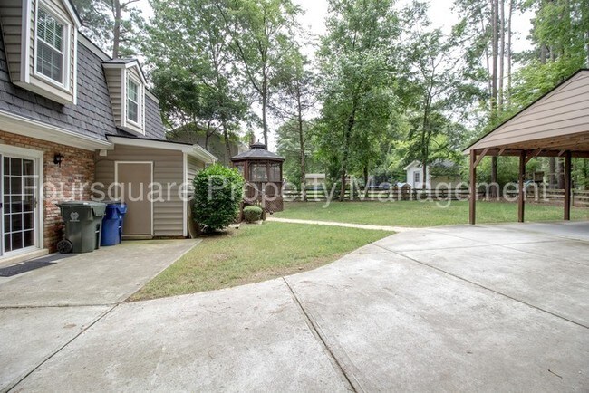 Building Photo - 1016 Cedarhurst Dr