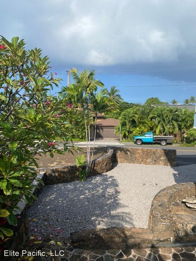 Building Photo - 3 br, 5.5 bath House - 77-123 La'aloa Ave