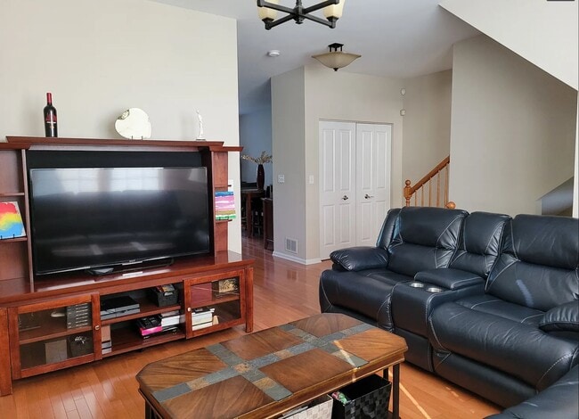 Foto del edificio - 2475 Waterbury Ln