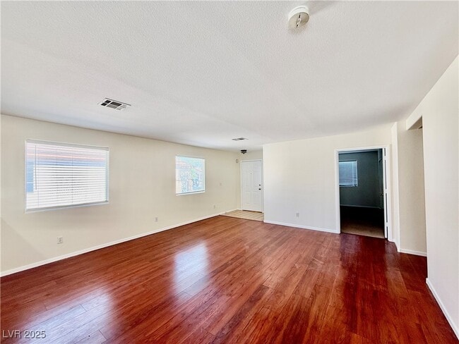 Foto del edificio - 4912 River Splash Ave