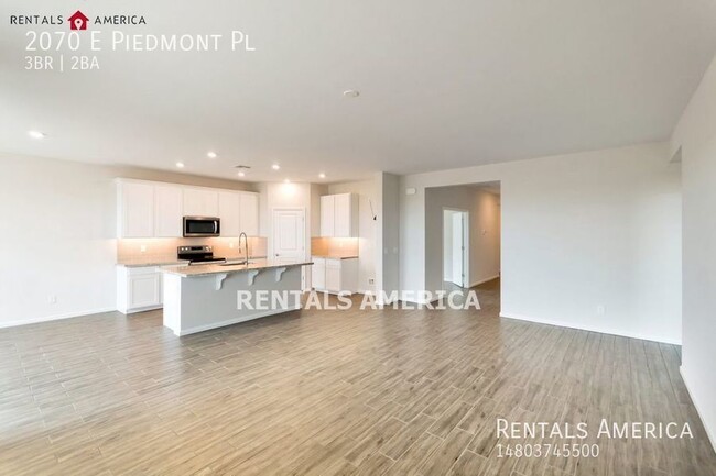 Foto del edificio - Brand new home with a RV garage!