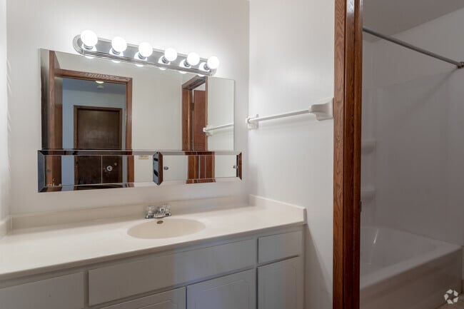 1BR, 1BA - Tosa Village