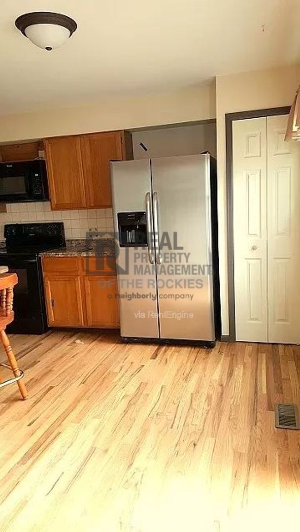 Building Photo - 1599 Wellington Ct