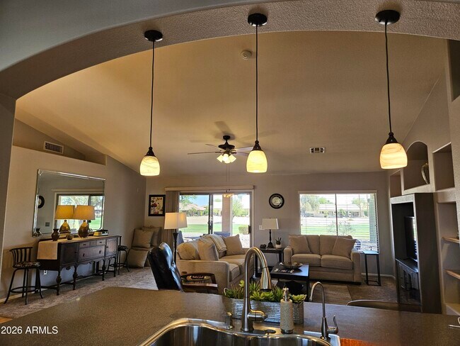 Foto del edificio - 14909 W Crenshaw Dr