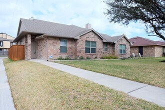 Building Photo - 3003 Allister St