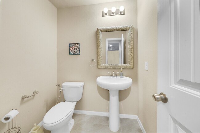 Building Photo - 6914 Ithaca Heights Ln