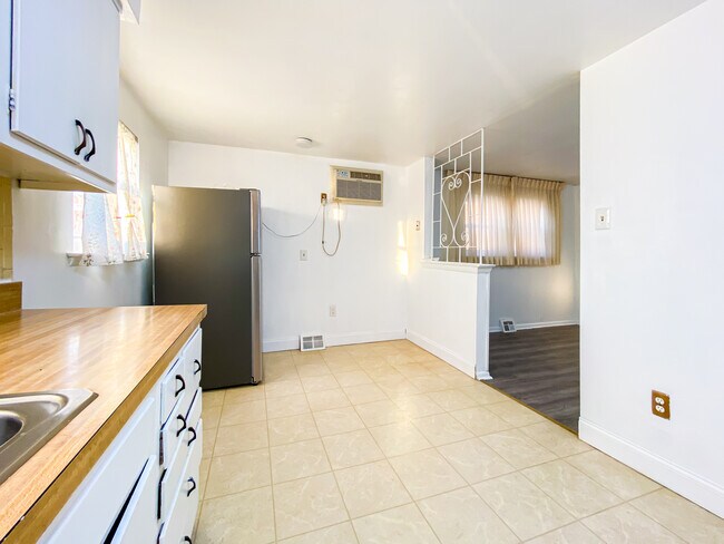 Building Photo - 10223 Selmer Plaza