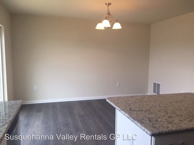 Building Photo - 836 Admiral's Quay Dr