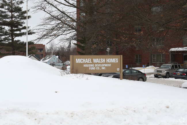 Foto del edificio - Michael Walsh Apartments