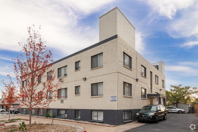 Building Photo - Coachmen Apartments