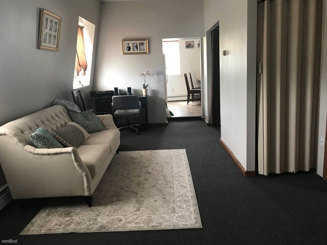 Building Photo - 2 br, 1 bath  - 75 Putnam St #1