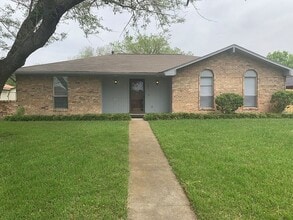 Building Photo - 721 Lindenwood Dr