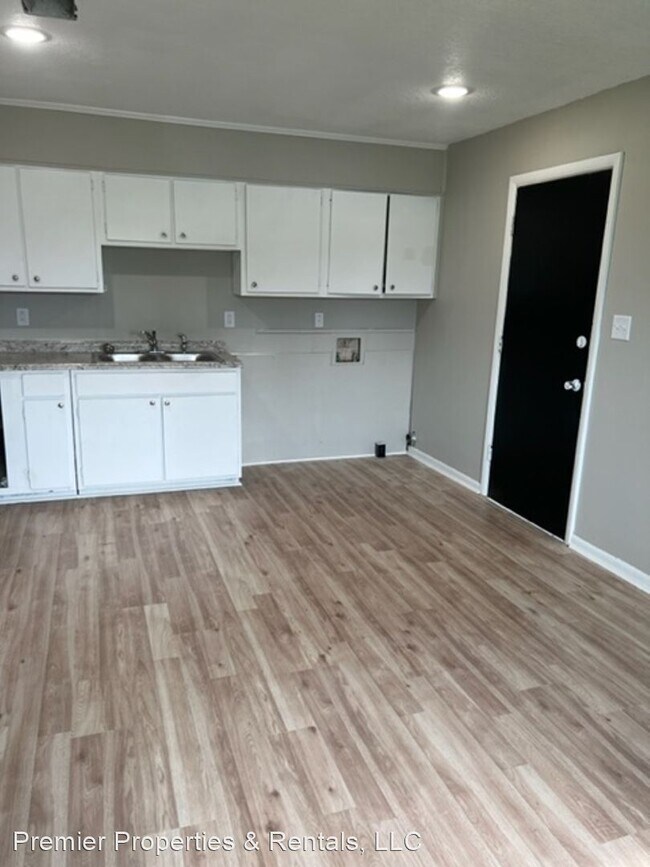 Building Photo - 3 br, 1 bath House - 228 Melrose