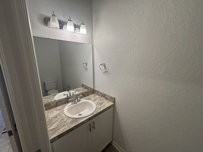 Building Photo - 1093 Grantham Dr