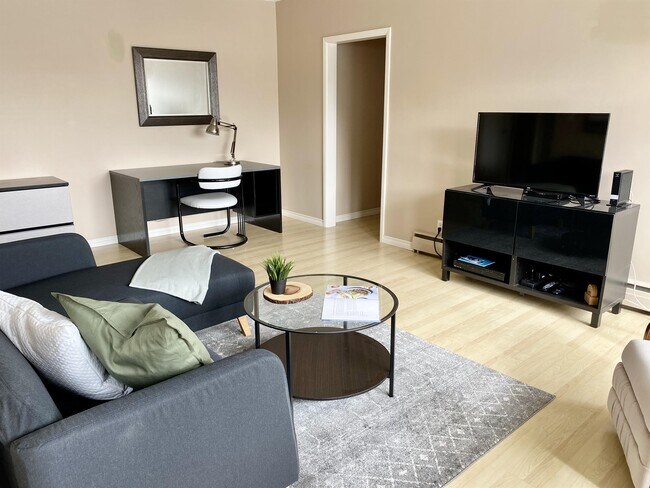 Photo du bâtiment - 9740-62 62 St NW