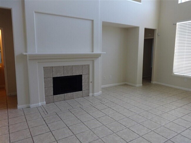 Foto del edificio - 4230 Stoney Knoll Ln
