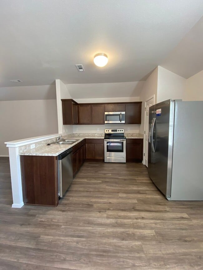 Building Photo - *Pre-leasing* Three Bedroom | Two Bathroom...