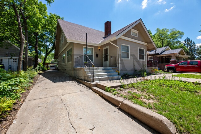 Building Photo - 448 N Fountain St