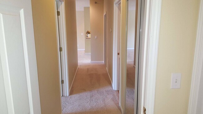 Building Photo - Spencers Crest Condo, 3 bd, N Columbia, up...