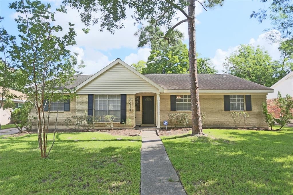 Primary Photo - 5914 Arboles Dr