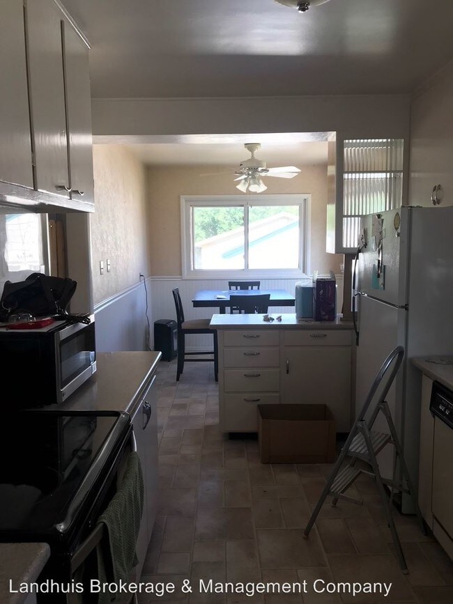 Foto del edificio - 3 br, 1.5 bath House - 1025 Farragut Ave
