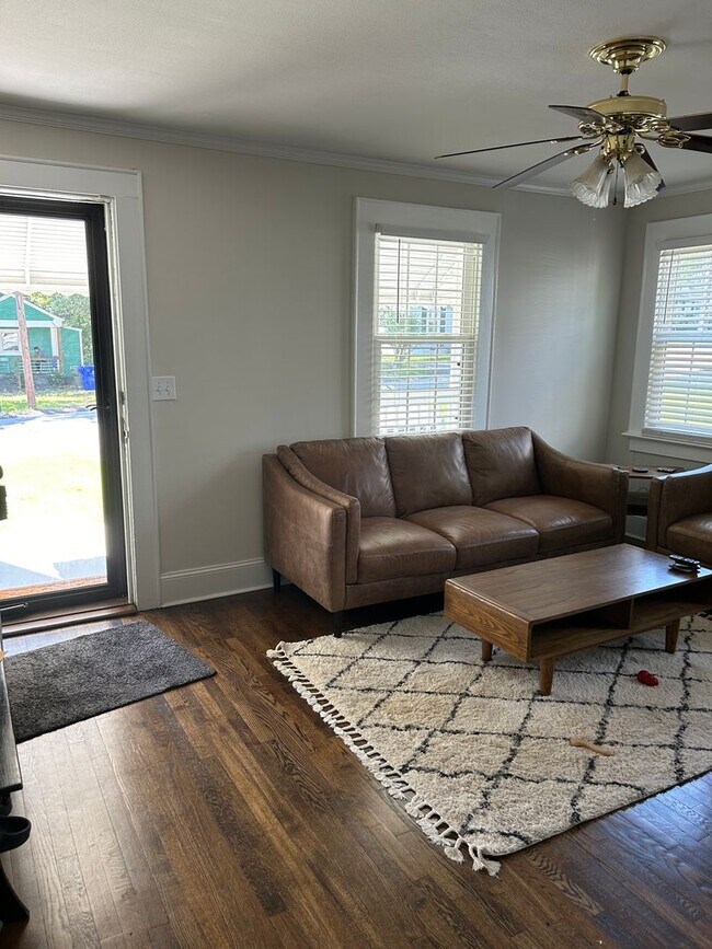 Building Photo - Greenville, 2BD/1BA, 834SF