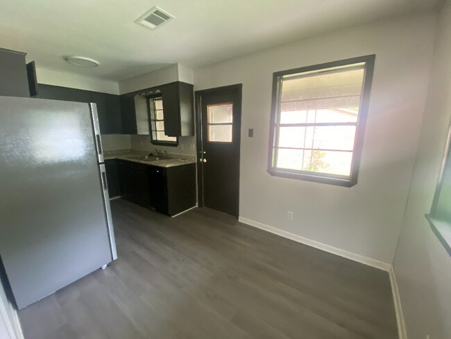 Foto del edificio - 8805 Claremont Ave