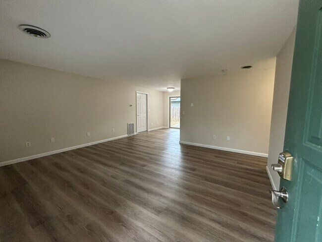 Building Photo - 9493 SE 55th Ave