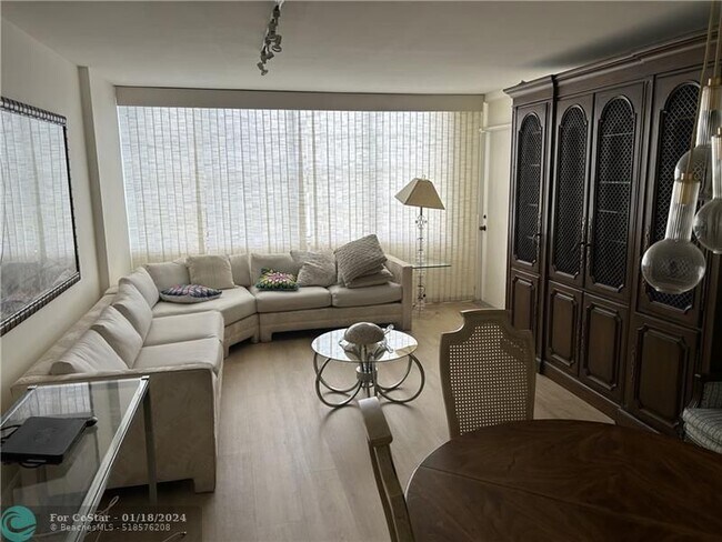 Foto del edificio - 2761 Taft St
