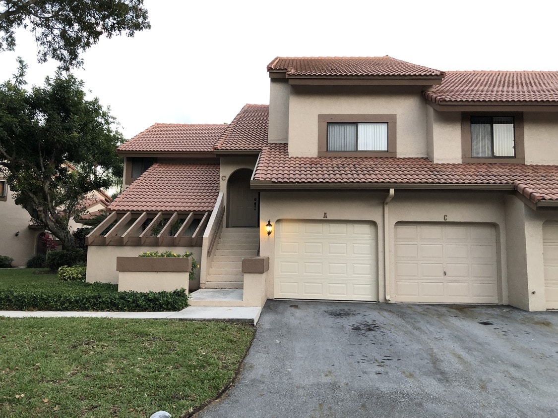 5670 Coach House Cir, Boca Raton, FL 33486 Condo for Rent in Boca