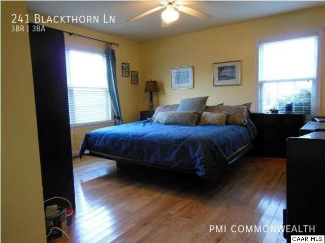 Foto del edificio - 241 Blackthorn Ln