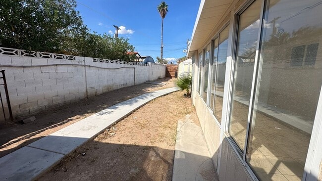 Foto del edificio - 3 BEDROOMS 2 BATHROOMS HOUSE AVAILABLE FOR...